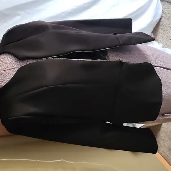 Toto collection black blazer with zipper inthe front. - Picture 2 of 3